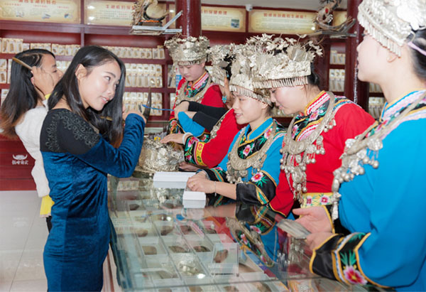 鉆牛角尖工藝品發展有限公司,張家界牛角梳,鉆牛角尖,張家界牛角制品,翠翠閣